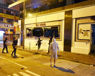 山东街砵兰街交界太兴餐厅被破坏。