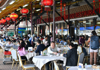 中式餐馆的总收益以价值计下跌39.6%。资料图片