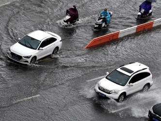 郑州降雨量一度达到一小时201.9毫米。新华社相片