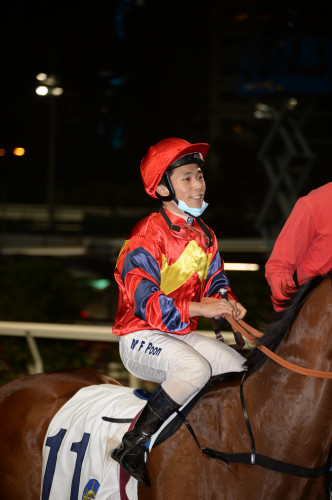 「旅遊拿督」今晚在潘明輝胯下贏岀在港首場頭馬。