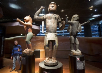 馬克龍已同意向西非國家貝寧歸還26件藝術雕像文物。