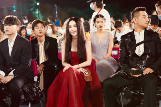 Irene出席「第三届海南岛国际电影节闭幕礼」，担任外语影片颁奖嘉宾，与佟丽娅、赵文卓等同场。