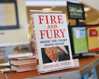 沃爾夫的《火與怒：特朗普白宮內幕》。AP