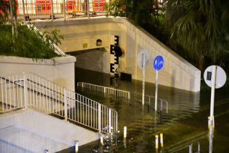 城門河附近有隧道被水淹浸。