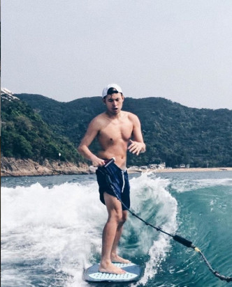 容祖儿同杨政龙喜爱滑雪滑水。网上图片