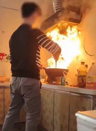 安徽男炒餸燒著抽油煙機。網上圖片