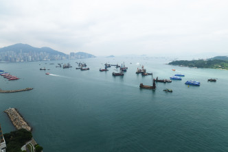 單位前臨遼闊海景，並遠眺港島西一帶，景觀開揚。