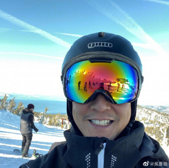 吴彦祖今月初曾在社交网分享滑雪的相片。
