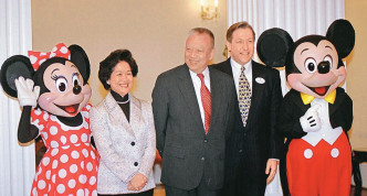 1999年-港府与华特迪士尼签定投资协议，在大屿山建迪士尼乐园。