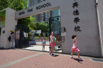 罢免陈章萍后，有家长表示对学校回复信心。