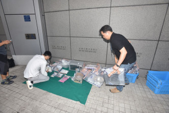 警方檢獲3.3公斤可卡因及一批製毒工具。楊偉亨攝