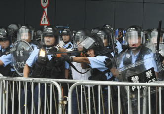 警方首次在反修例示威中施放催淚彈。資料圖片
