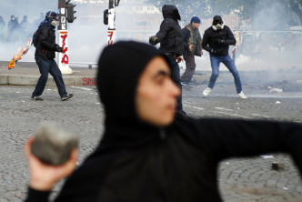 法國巴黎爆發嚴重騷亂。AP