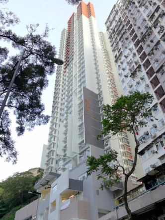 連翠邨為單幢大廈屋邨，有36層住宅樓層，共提供288個出租公屋單位。 房委會圖片