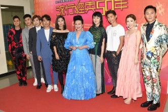 郑梓浩等人为《流行经典30年》节目录影。