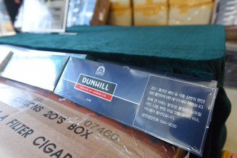 部分私烟的包装上写有韩文。