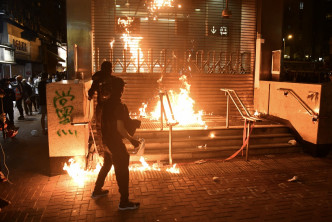 葉劉淑儀指香港的暴力示威是史無前例。資料圖片