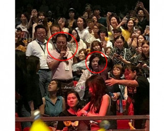 龍爸與龍媽被拍到在觀眾席上