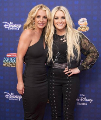Britney指妹妹Jamie Lynn(右)假仁慈。