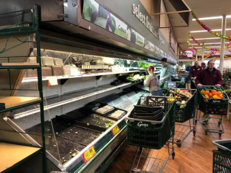 超市货品被「污染」。  Gerrity's Supermarket FB图