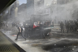 智利反政府骚乱持续。AP图片