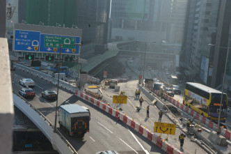 中環灣仔繞道通車後第二個上班日。