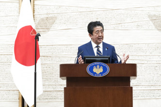 日本首相安倍晋三早前颁布紧急状态令。 AP