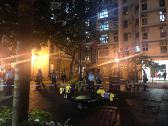 一批人在海丽邨叫口号引发争执。香港突发事故报料区Tony Tam 图片