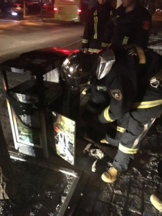 消防10天内救了3宗巴士站垃圾桶火警。网图