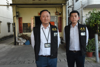 警方新界北重案组三队总督察殷晃伟（左）