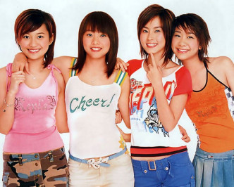 2003年，Cookies改组变「四饼」，留下的包括Stephy、傅颖、杨爱瑾及吴雨霏。