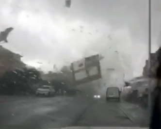 卢森堡西南部遭受到龙卷风吹袭。AP