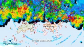 當機場範圍1公里內，有雲對地閃電時，天文台會通知機管局發出紅色閃電警告。