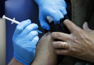 輝瑞疫苗在英國加拿大美國已經獲准緊急使用。AP資料圖片