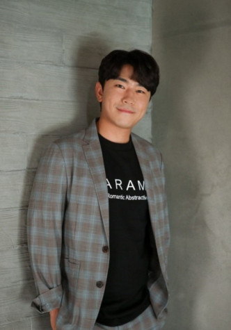 李施彥一直在韓劇中演綠葉角色。