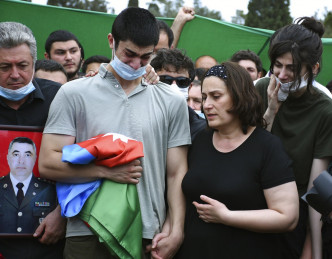 阿塞拜疆喪命軍人家屬。AP圖片