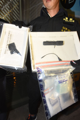 警方搜出武器及毒品