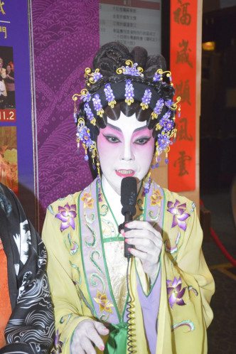 吴美英演出四场粤剧。