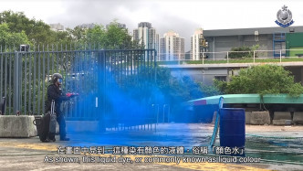 警方解釋在示威現場可隨時使用「顏色水」 。警察facebook圖片