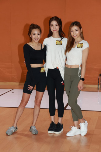 （右起）廖慧仪、陈晓华及苏韵姿为台庆跳舞项目排练。