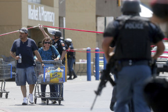 德州埃爾帕索市超級市場發生槍擊案，造成20人死亡，26人受傷。AP