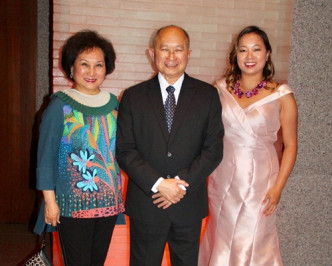 吴宇森与太太及女儿