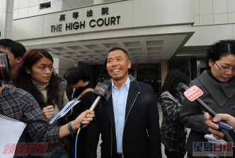 顏福偉當時在裁決後仍面帶笑容回答傳媒提問。資料圖片