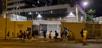 傍晚有大批记者在马鞍山警署外守候。