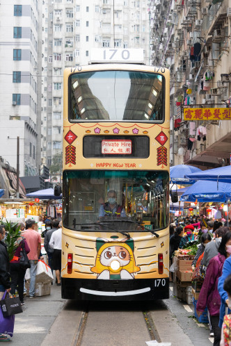 是次「贺年花车」车身是由香港电车及「天下猫猫一样猫」团队联手设计。电车图片