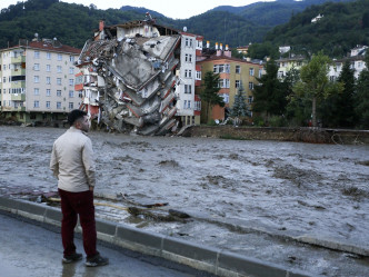 洪灾令土耳其再受天灾打击。AP相片