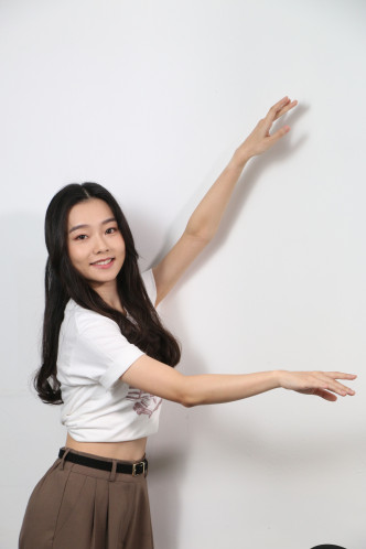 Yoyo小學及中學都是合唱團成員，又學過聲樂及有8級芭蕾舞實力。