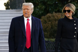 特朗普与夫人梅拉尼娅离开白宫。AP图片
