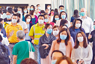 由於歐美疫情仍嚴峻，中港澳防疫措施未敢完全鬆懈。