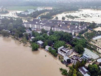 成都黄龙溪古镇遭受洪灾破坏。